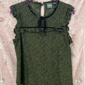 Green lace sleeveless blouse